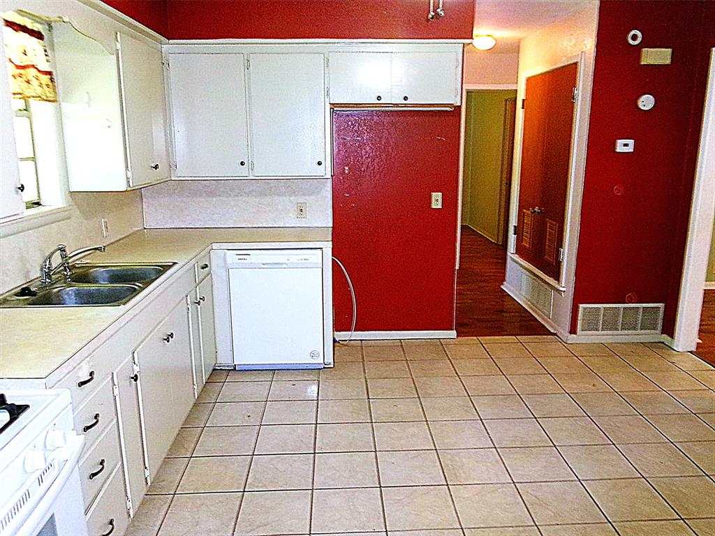200 West Spencer Street Bangs, TX 76823 - Photo 9 of 19