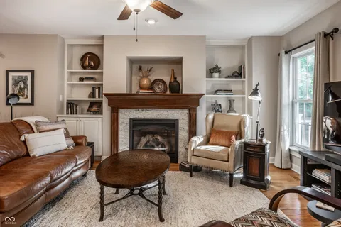 $910,000 | 385 South 6th Street, Zionsville, IN 46077