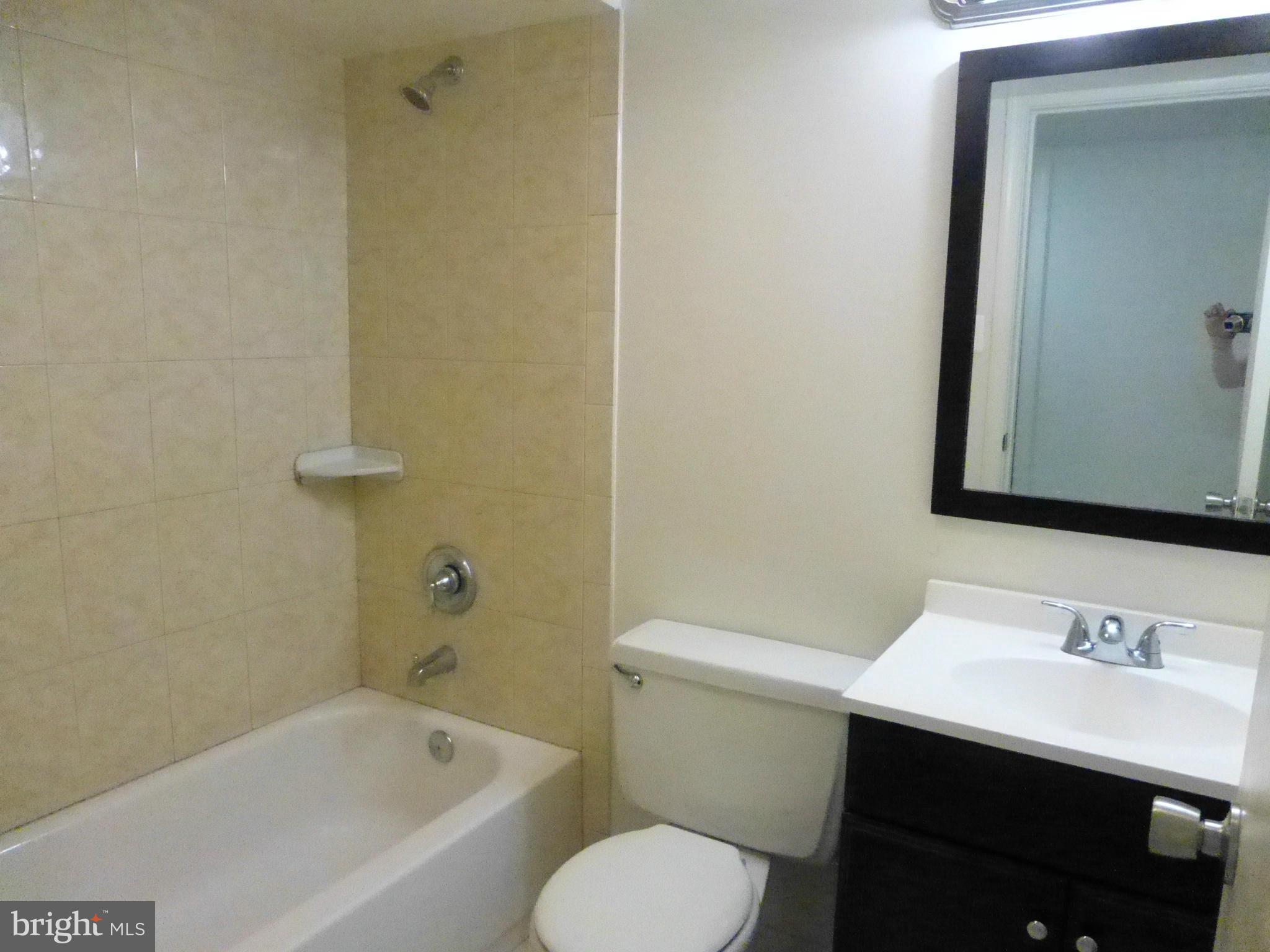 1309 East Jefferson Road Sterling, VA 20164 - Photo 16 of 17 Bath