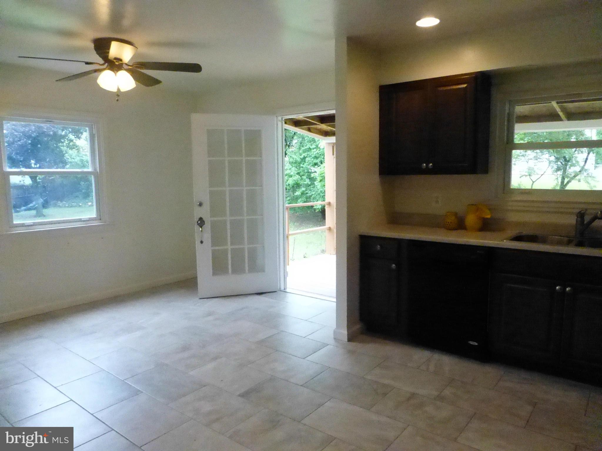 1309 East Jefferson Road Sterling, VA 20164 - Photo 8 of 17 Kitchen