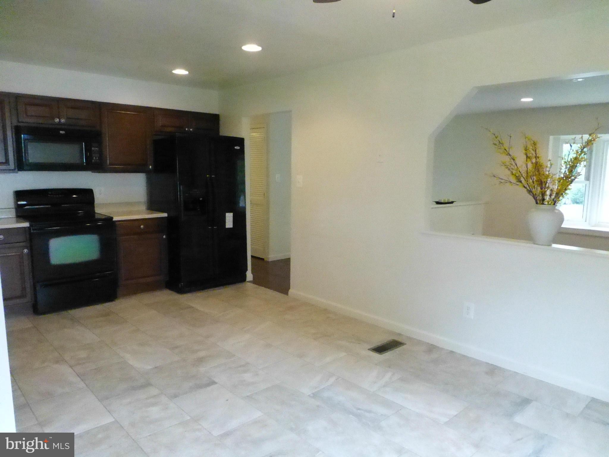 1309 East Jefferson Road Sterling, VA 20164 - Photo 9 of 17 Kitchen