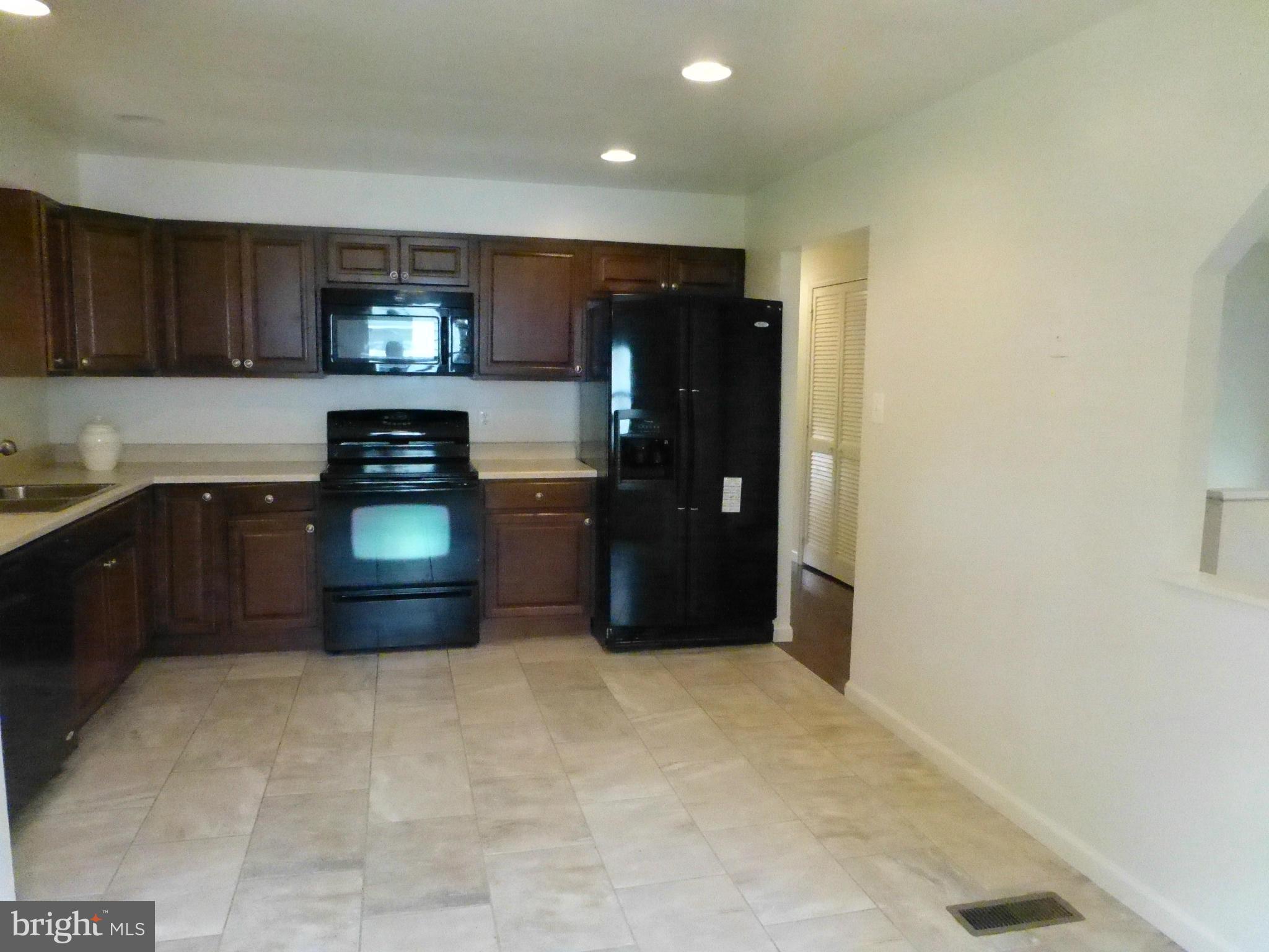 1309 East Jefferson Road Sterling, VA 20164 - Photo 10 of 17 Kitchen