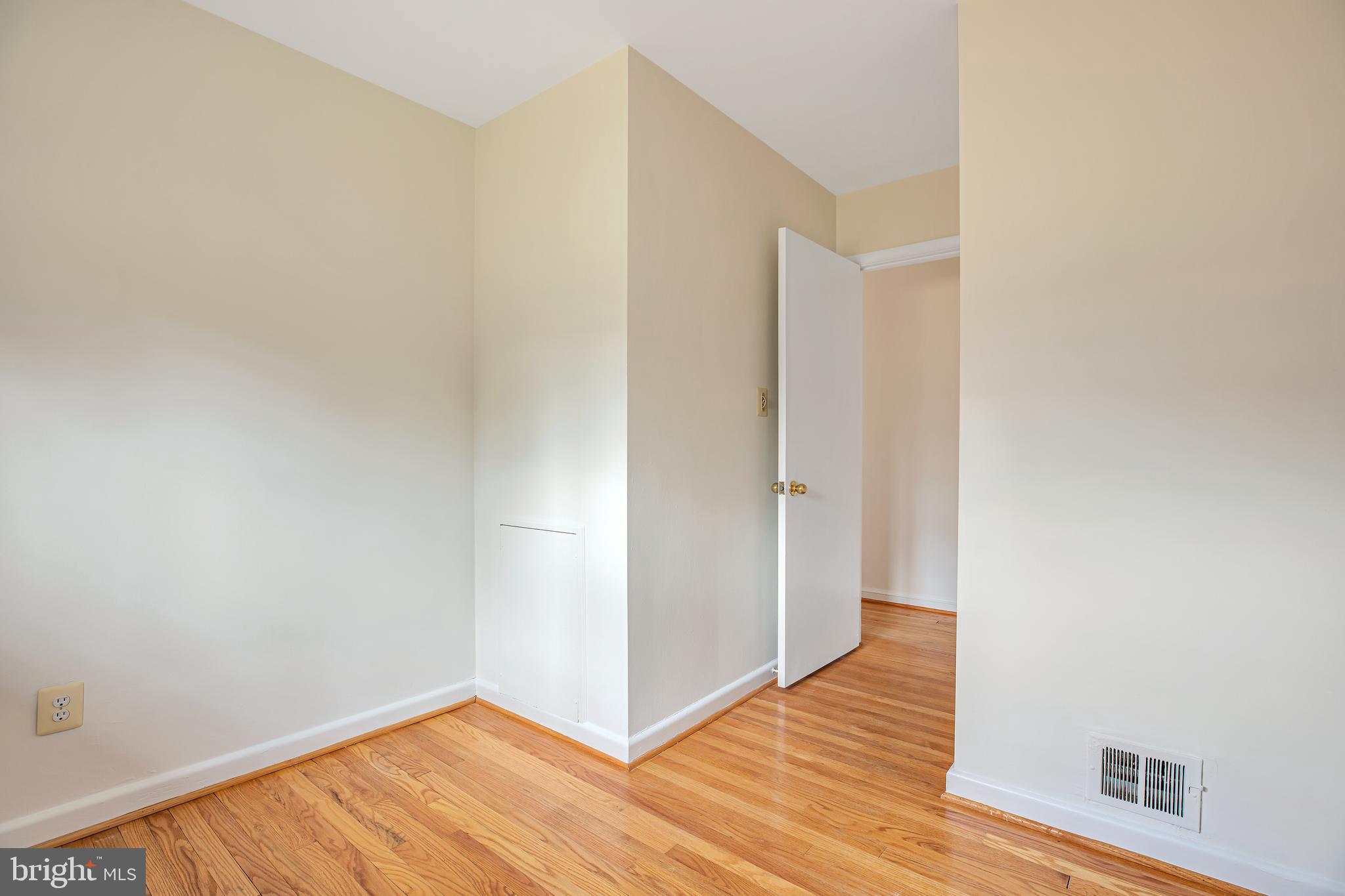 413 Waterford Road Silver Spring, MD 20901 - Photo 7 of 27