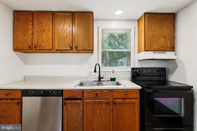 $450,000 | 14308 Belleville Avenue, Woodbridge, VA 22193