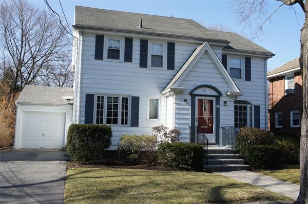 21 Auburndale Road Marblehead, MA 01945 - Photo 2 of 29