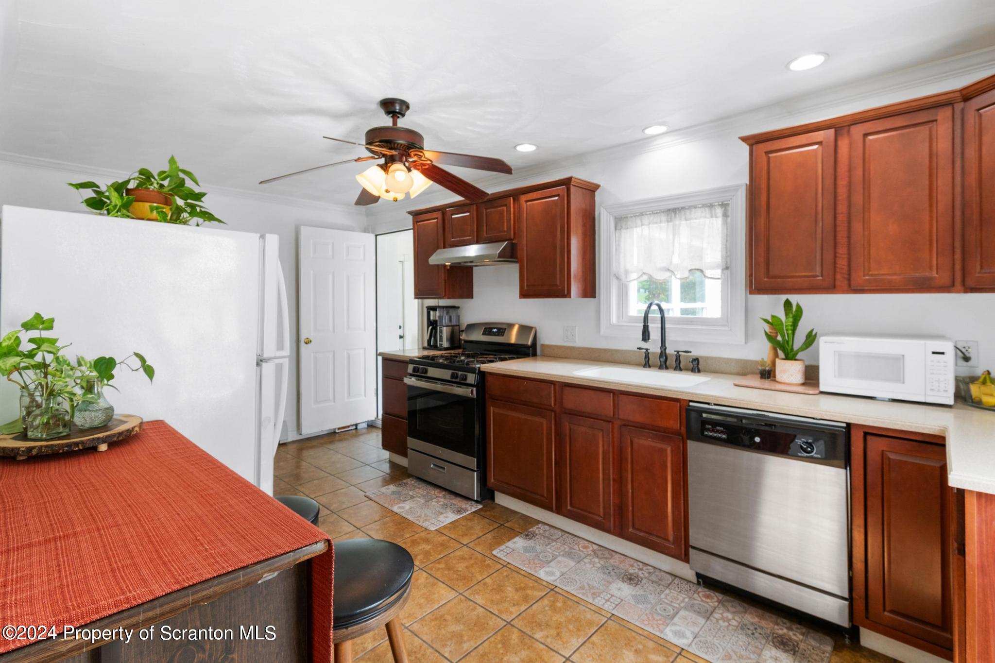 301 Newton Road, Unit REAR Scranton, PA 18504 - Photo 9 of 37 Gallery Image 9
