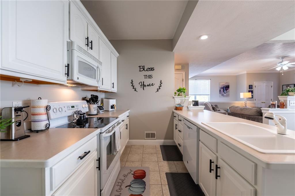 219 Adams Pointe Boulevard, Unit 9 Mars, PA 16046 - Photo 8 of 26