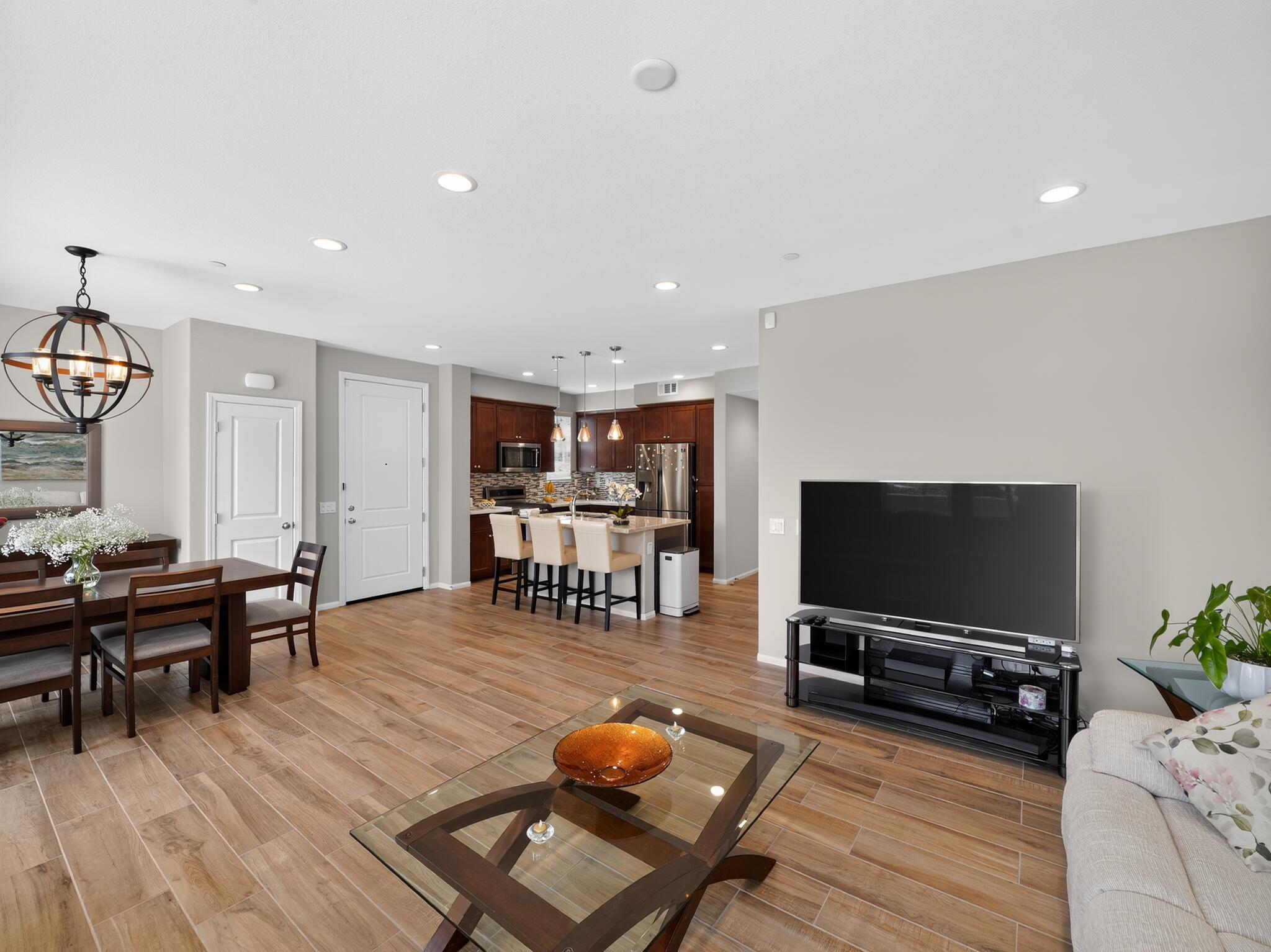 6657 Fathom Way Goleta, CA 93117 - Photo 7 of 38 21_6657_Fathom_Wy-Living_room-3074