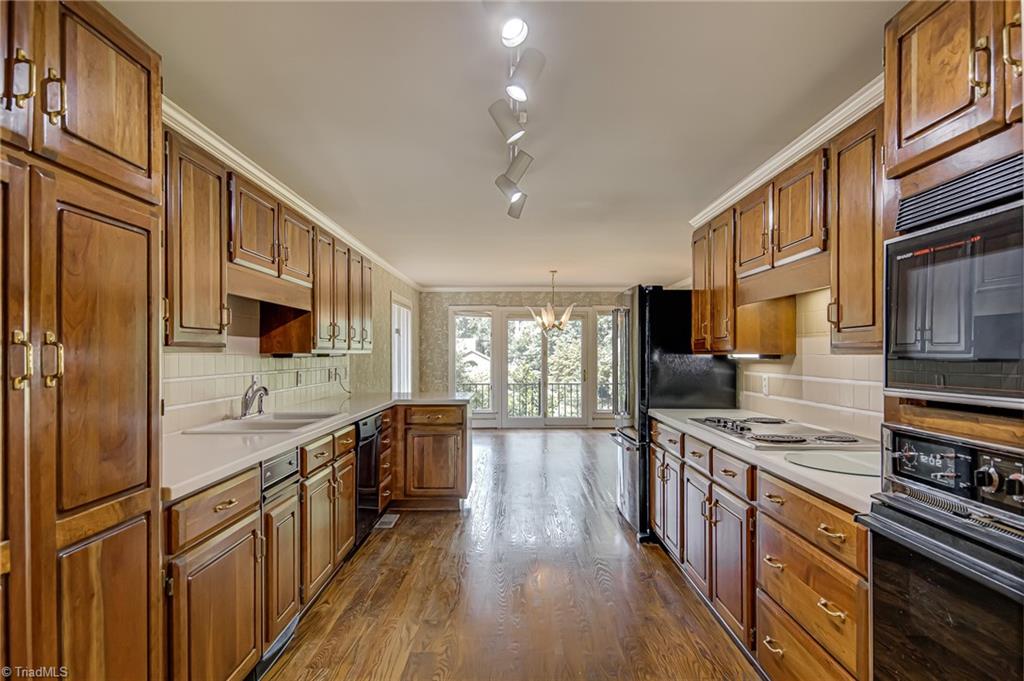 3141 Robinhood Road Winston-Salem, NC 27106 - Photo 4 of 29