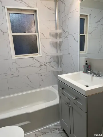 $149,900 | 1202 East Parham Street, Marion, IL 62959