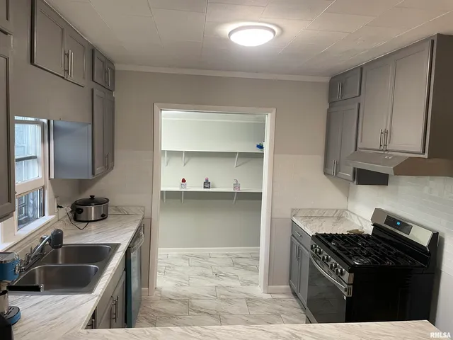 $149,900 | 1202 East Parham Street, Marion, IL 62959