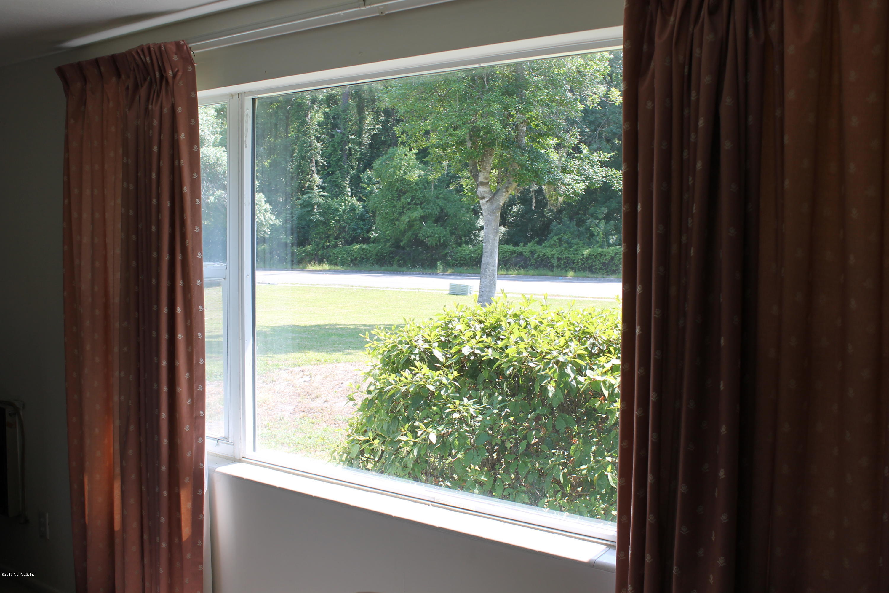 12540 Pulaski Road Jacksonville, FL 32218 - Photo 10 of 20 Newer Insulated Windows