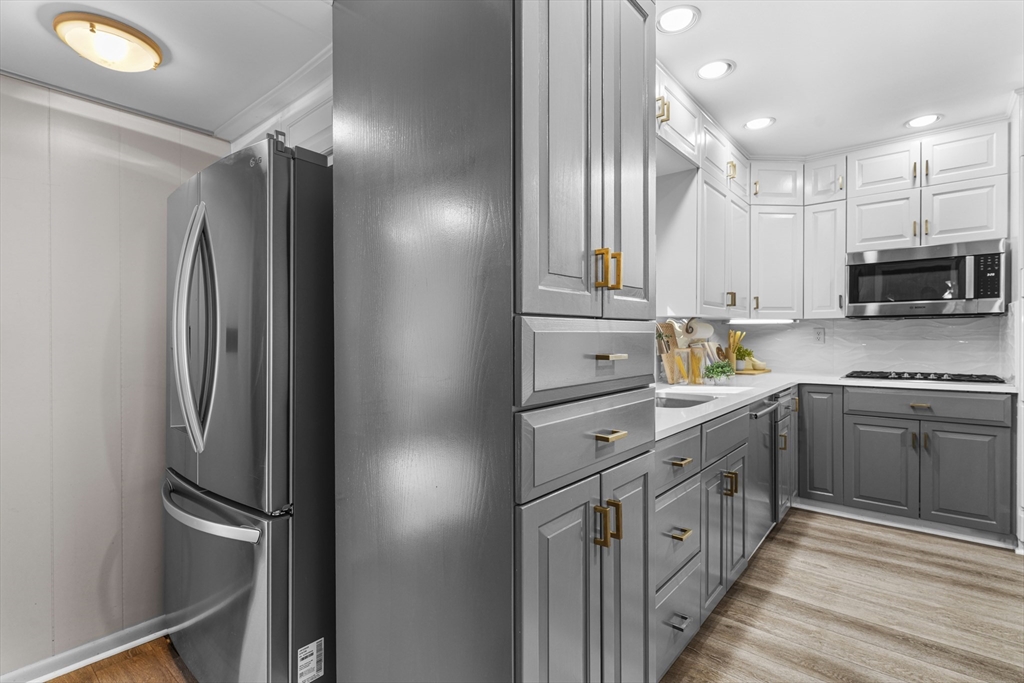 62 Lovett Road Newton, MA 02459 - Photo 4 of 38