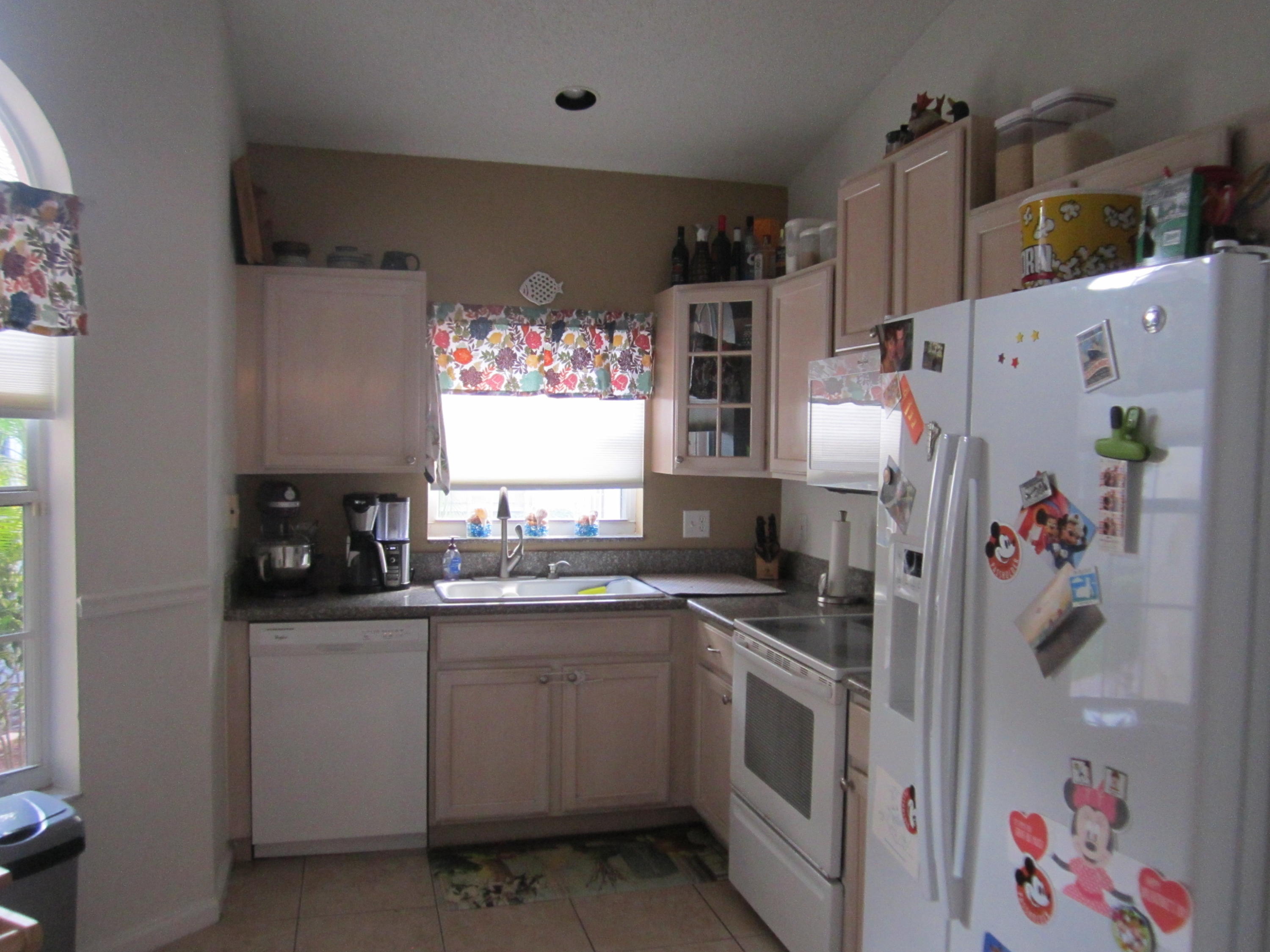 8560 Vía Serena Boca Raton, FL 33433 - Photo 6 of 17 Kitchen