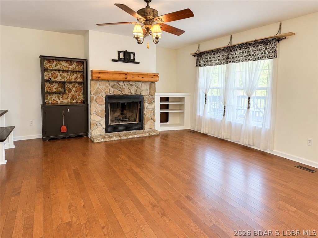 132 Hunters Ridge Road Camdenton, MO 65020 - Photo 4 of 48 Living Room
