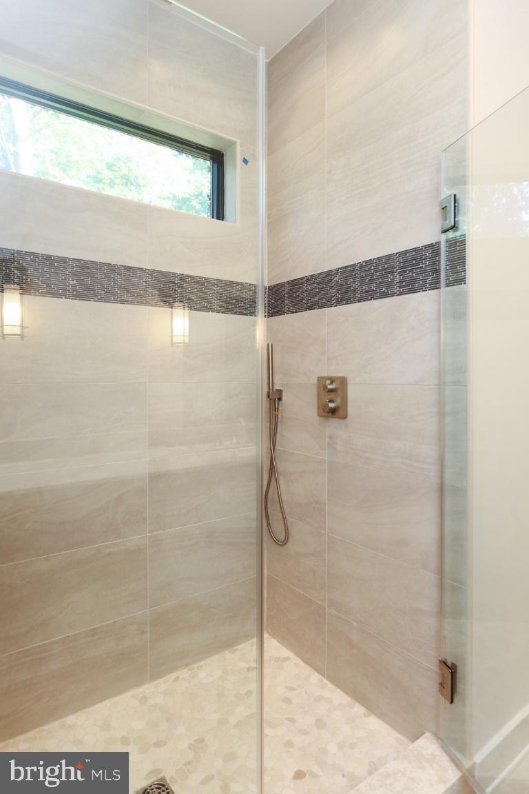 2127 Dixon Road Frederick, MD 21704 - Photo 14 of 34 Gorgeous bathroom.