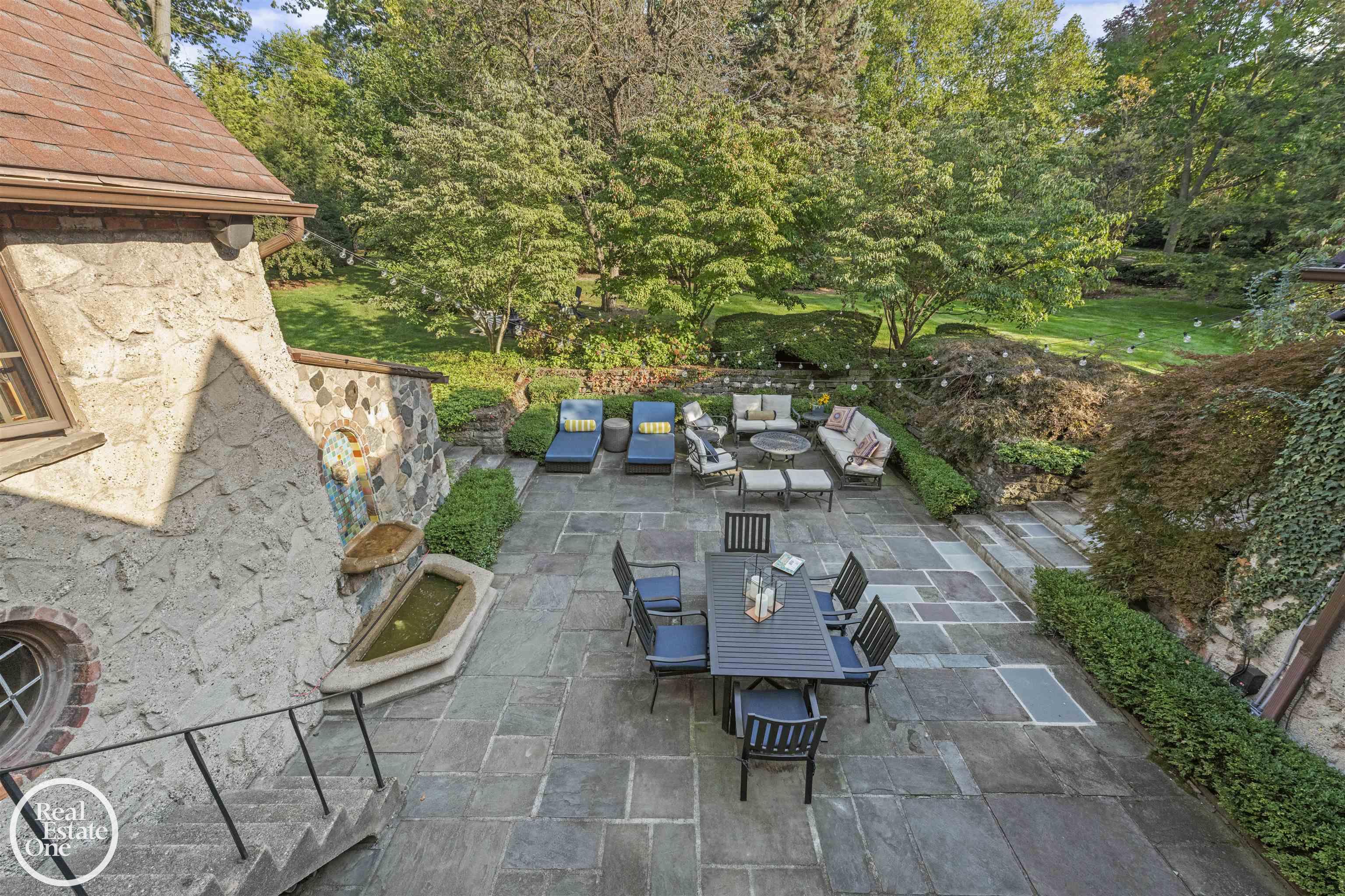 242 Lewiston Road Grosse Pointe, MI 48236 - Photo 9 of 63 50202667-4c7d98f5-7a5e-4a9d-aa11-0f1364863fdd.JPG