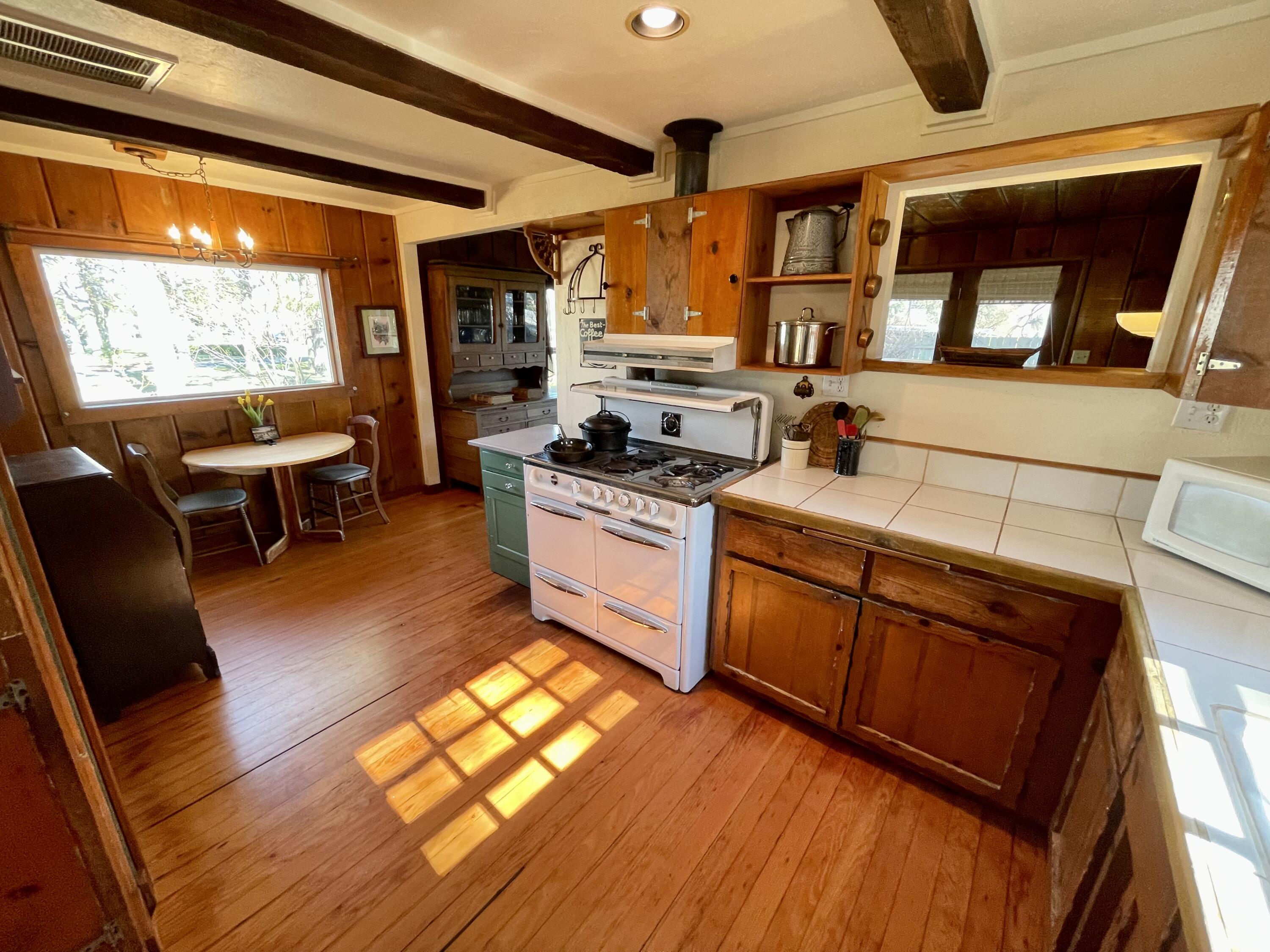 4296 Colver Road Phoenix, OR 97535 - Photo 3 of 55 4. IMG_8943