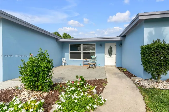 a house view with a outdoor space
