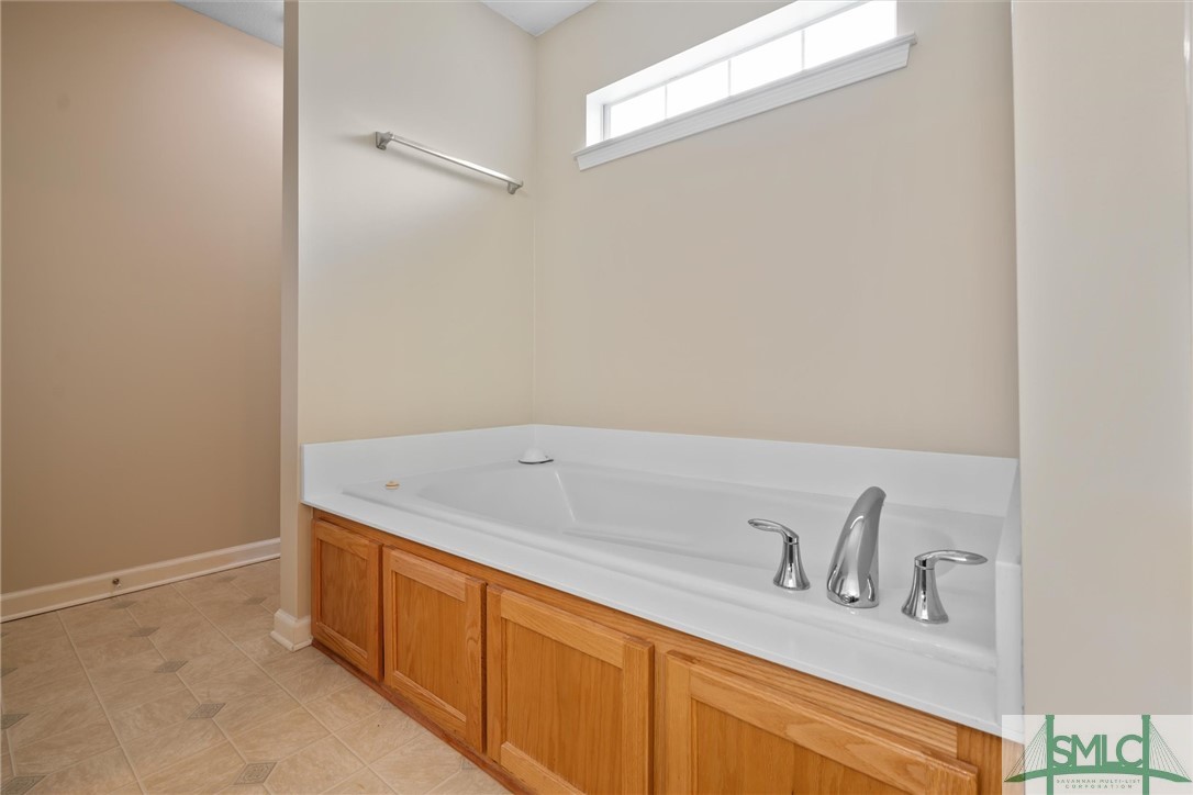 141 Mill Court Rincon, GA 31326 - Photo 18 of 41 Large and relaxing soaking tub.