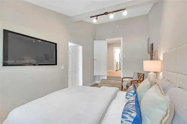 $5,400 | 1045 Northeast 84th Street, Miami, FL 33138