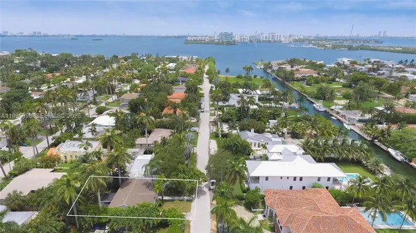 $5,400 | 1045 Northeast 84th Street, Miami, FL 33138