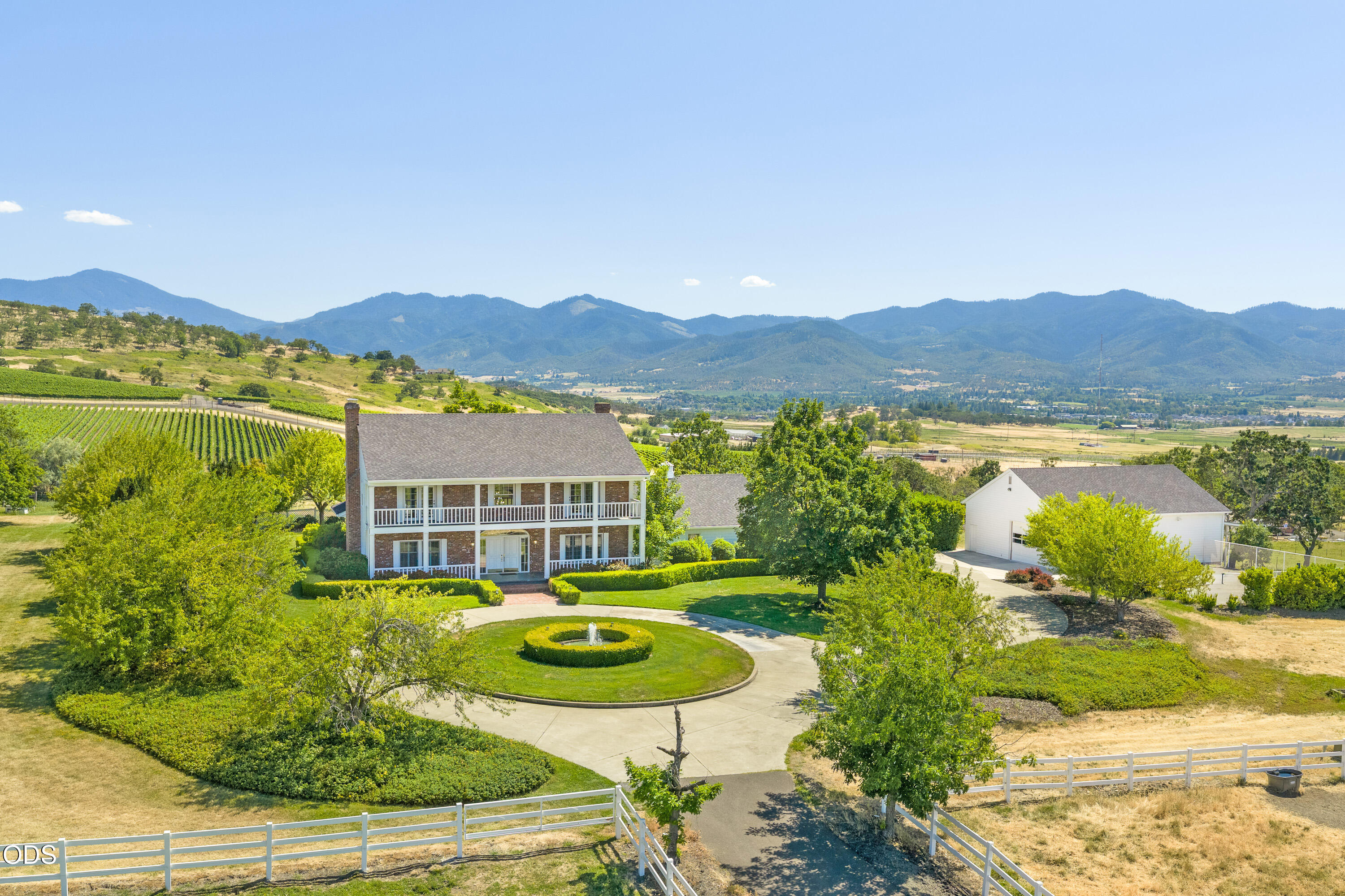 4550 Coal Mine Road Medford, OR 97504 - Photo 4 of 50