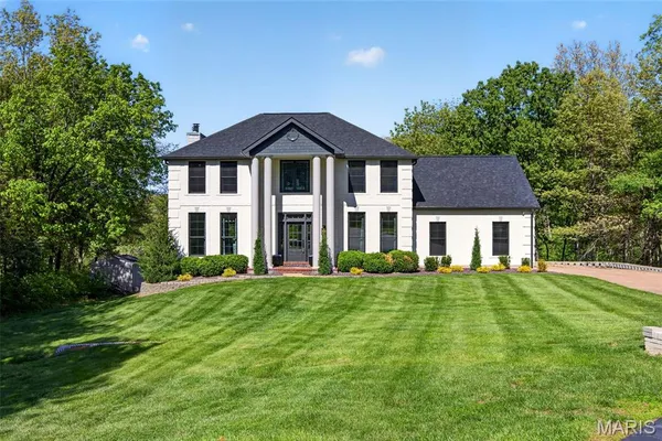 $1,075,000 | 4 Lakeway Court, Defiance, MO 63341