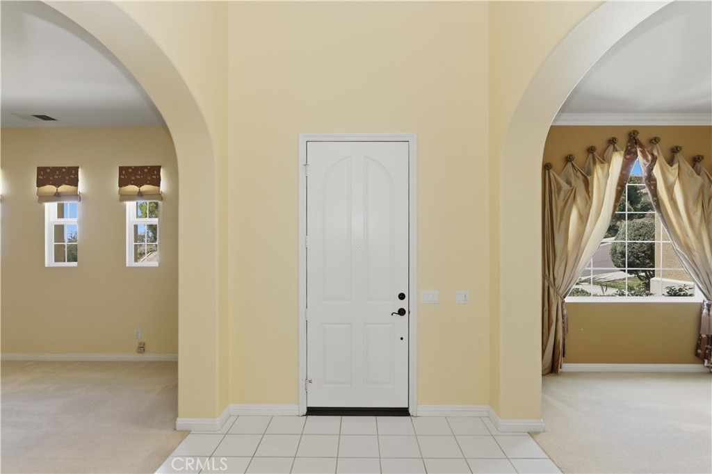 16861 Ridge Cliff Drive Riverside, CA 92503 - Photo 13 of 61 Entry