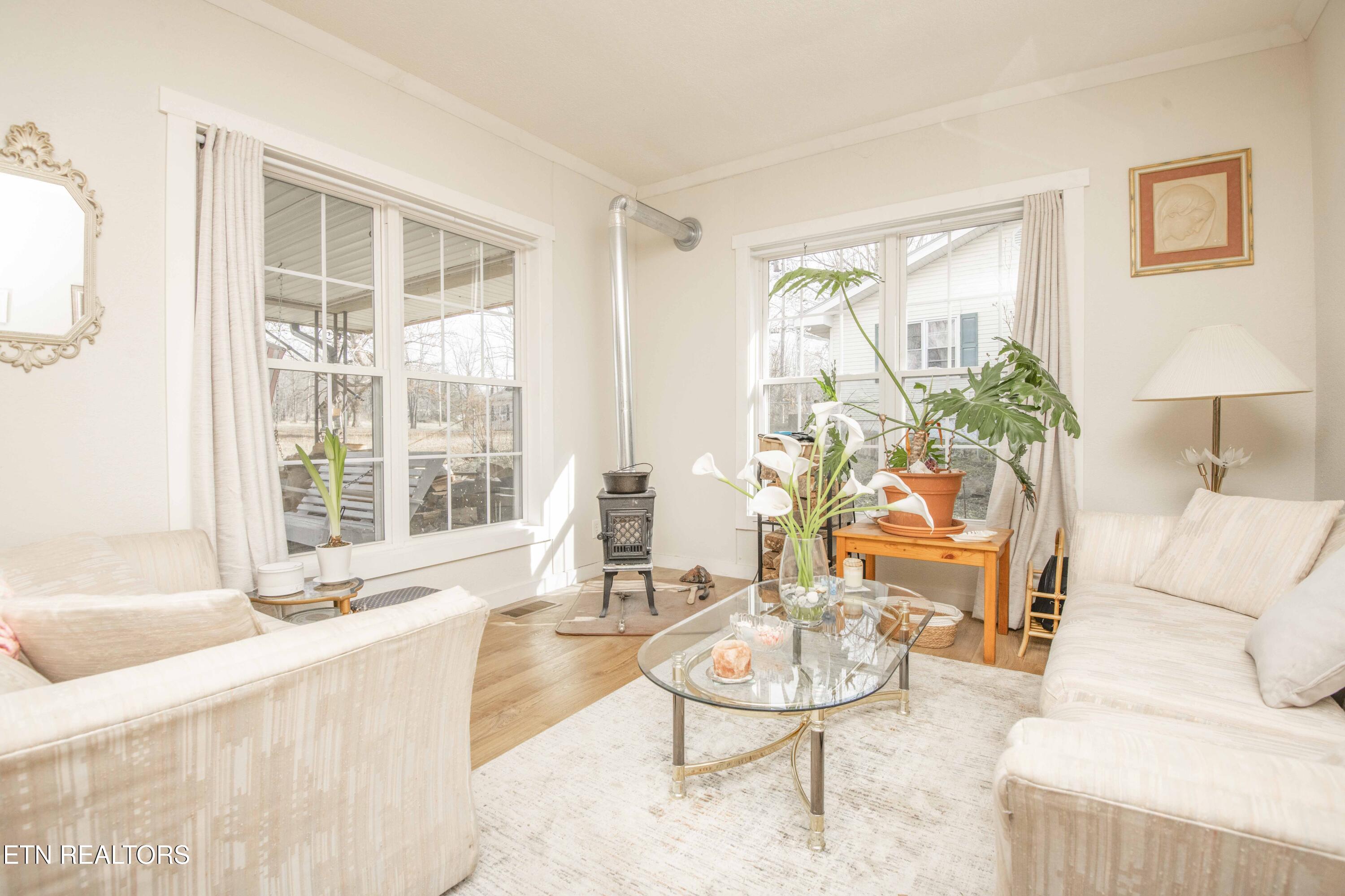 458 Slaven Lane Oneida, TN 37841 - Photo 14 of 51 living 7_1