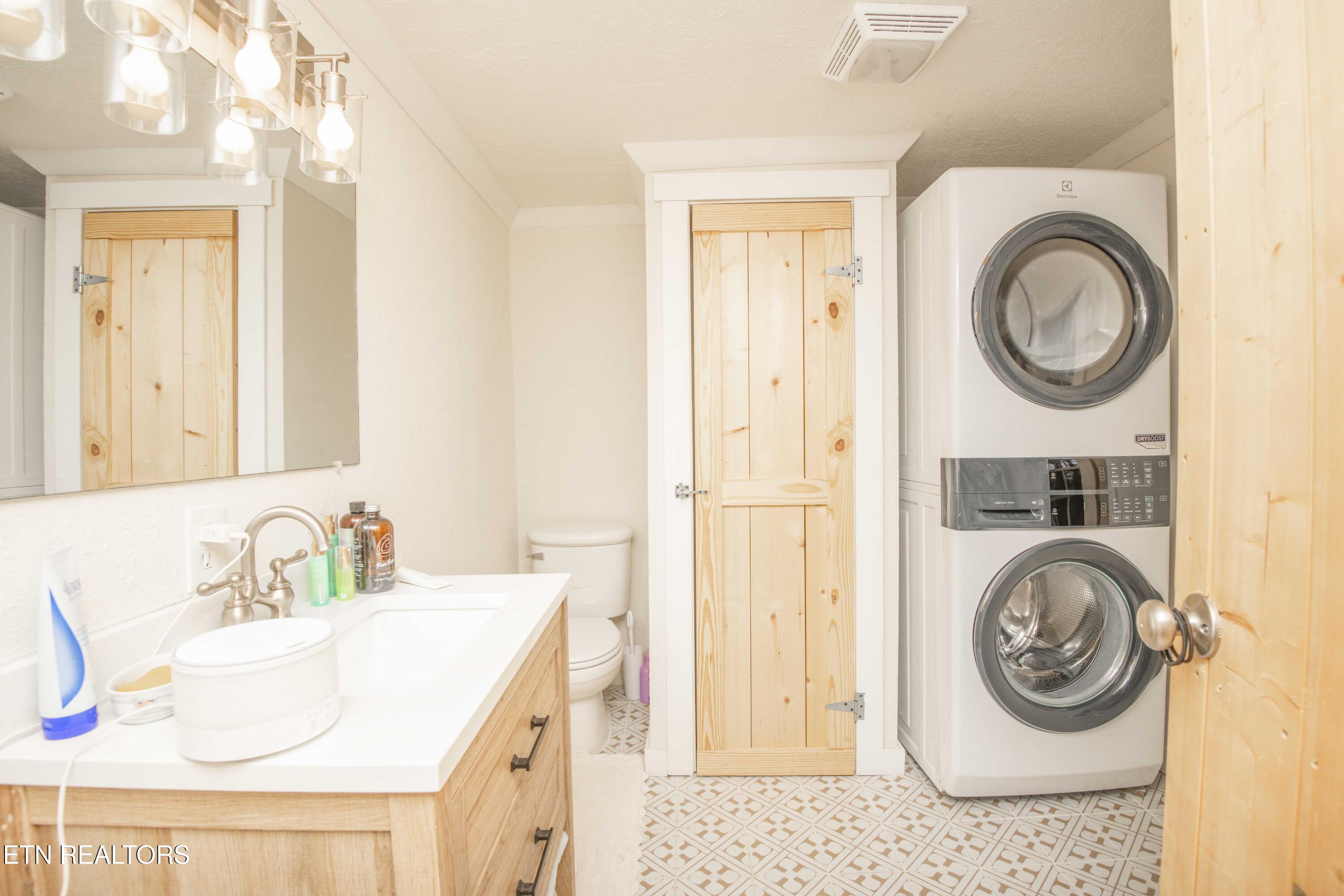 458 Slaven Lane Oneida, TN 37841 - Photo 31 of 51 master bath 1_1