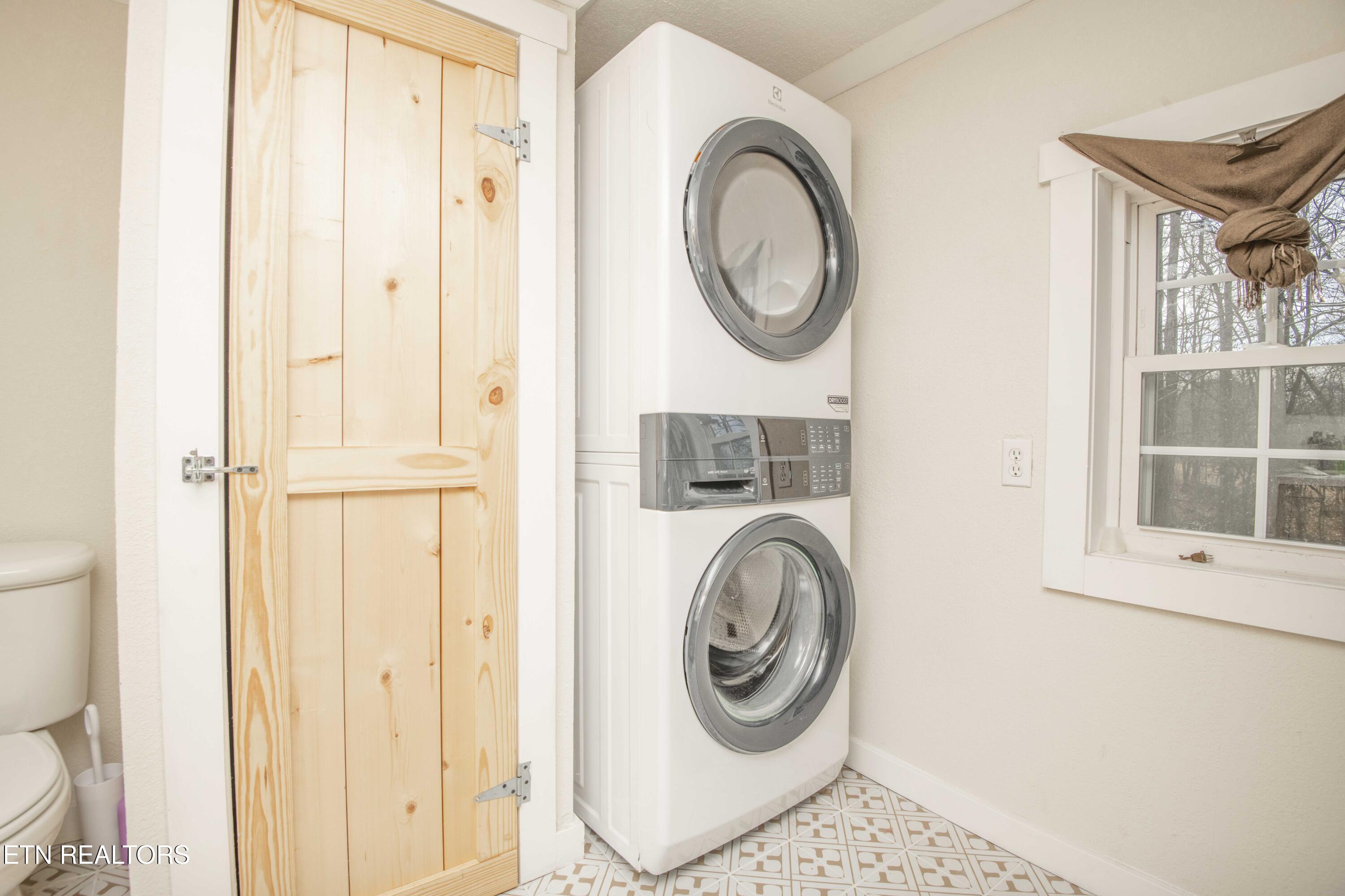 458 Slaven Lane Oneida, TN 37841 - Photo 33 of 60 laundry_1
