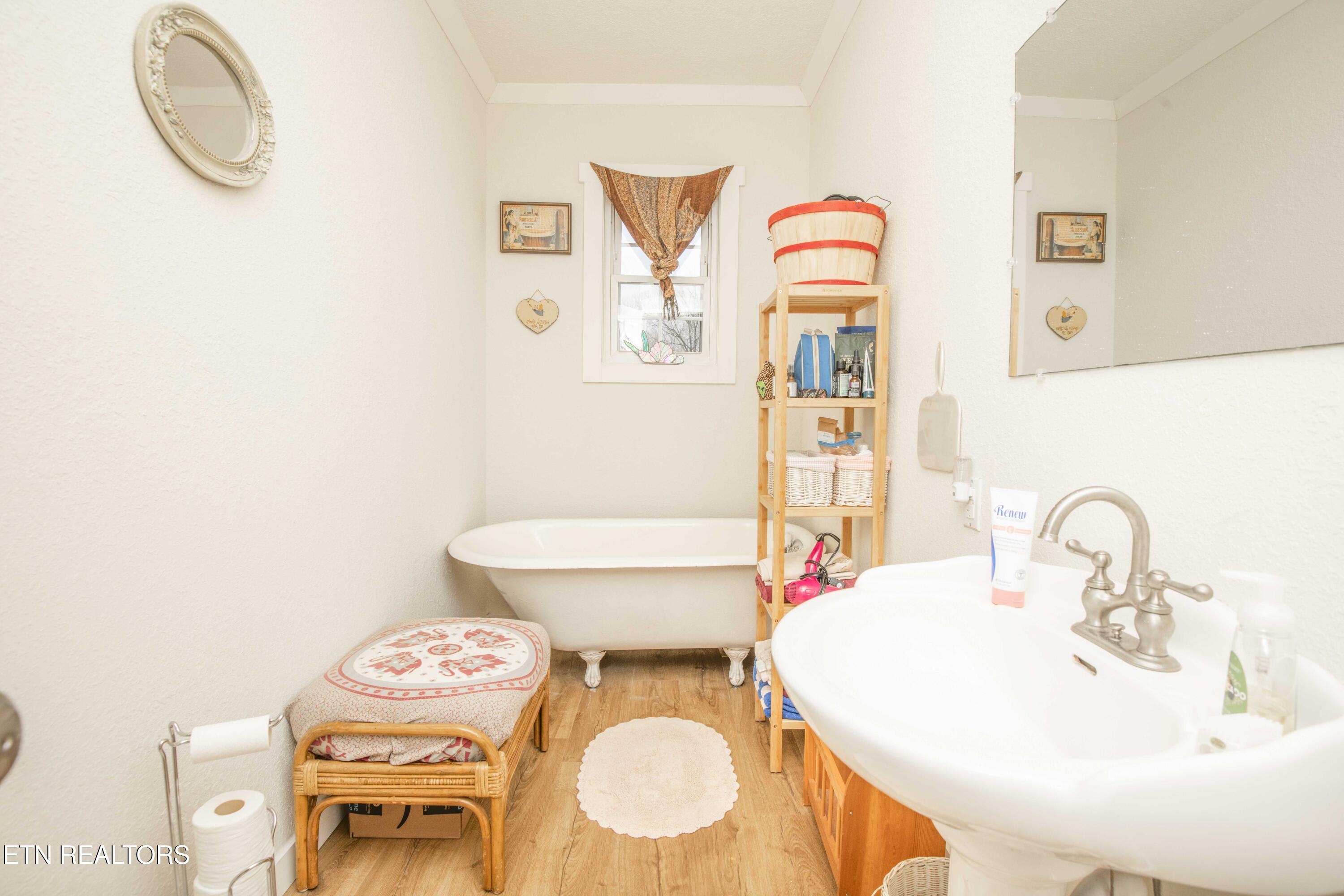 458 Slaven Lane Oneida, TN 37841 - Photo 39 of 51 second bath_1