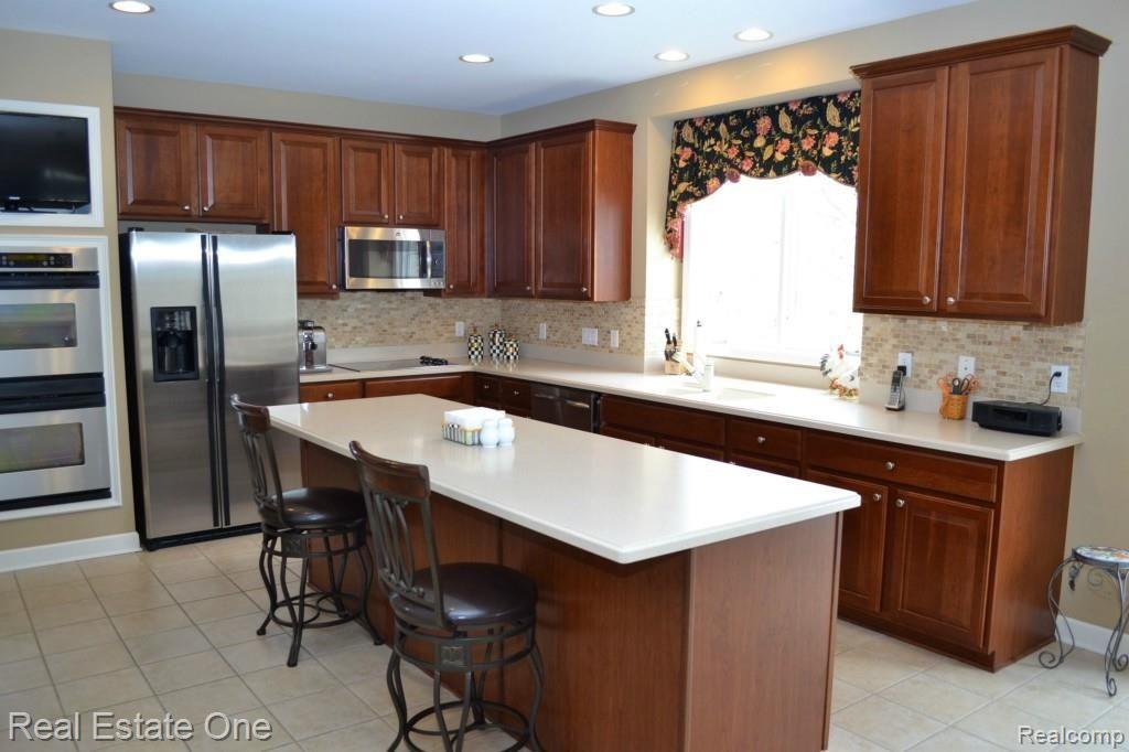 5719 Stonehaven Boulevard Rochester, MI 48306 - Photo 15 of 38 064.jpg