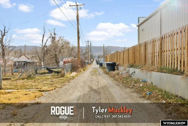 $300,000 | 1416 South Jackson Street, Casper, WY 82601