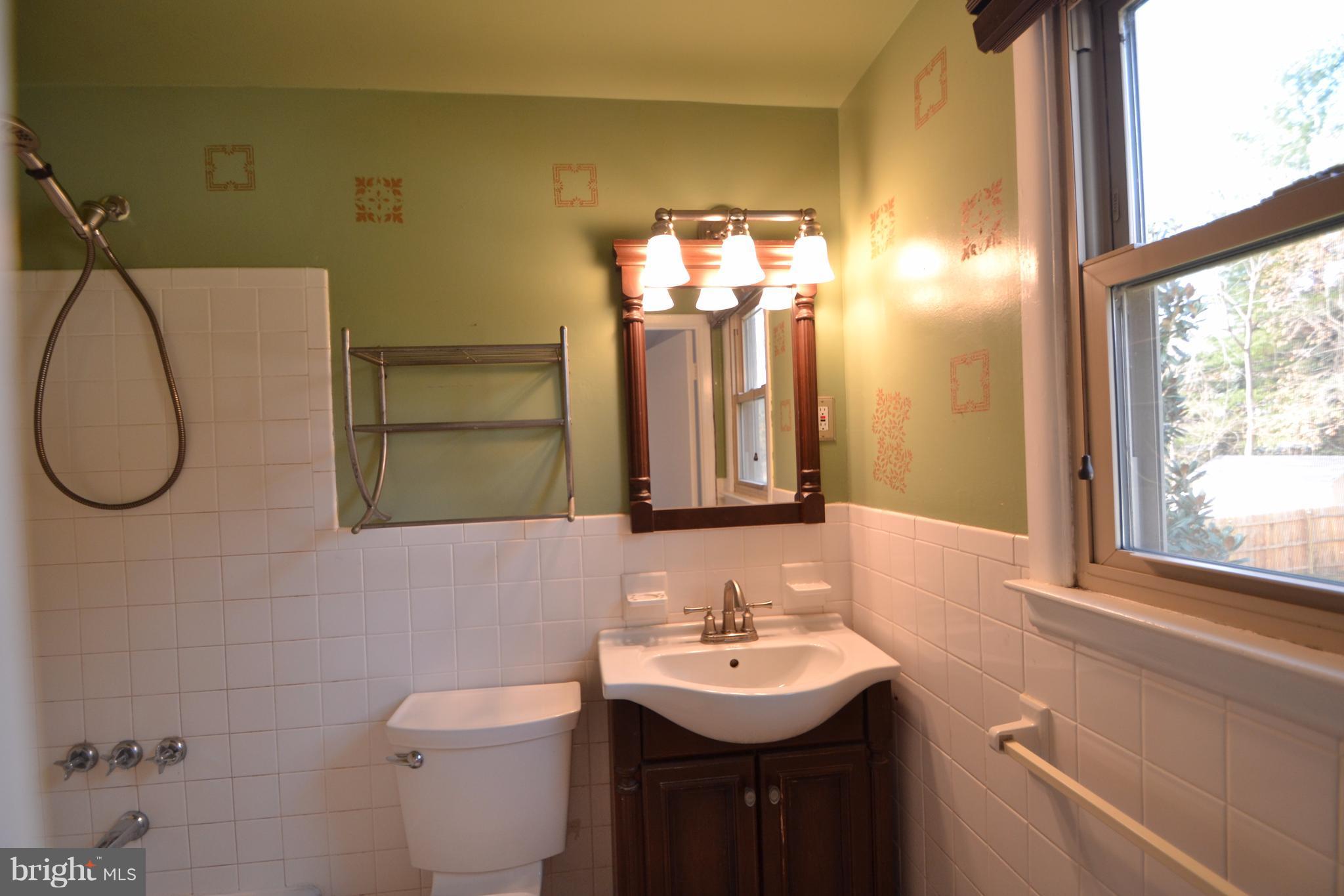 14 Caraway Road Reisterstown, MD 21136 - Photo 16 of 28 Bath (Master)