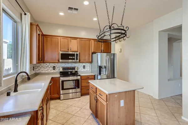 $2,500 | 35006 North 27th Avenue, Phoenix, AZ 85086