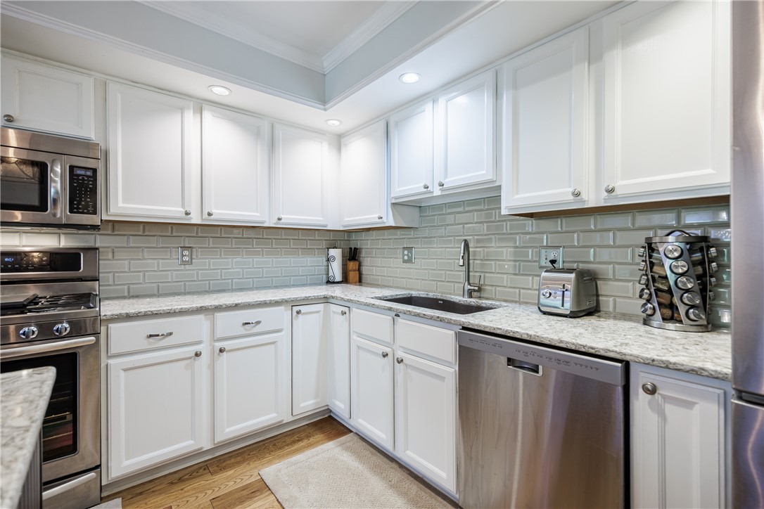 398 Spinnaker Lane Webster, NY 14580 - Photo 14 of 38