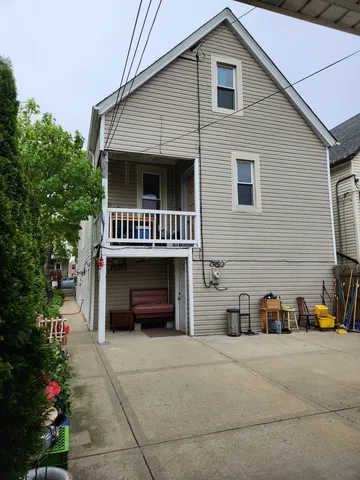 $235,000 | 10749 South Ave J, Chicago, IL 60617