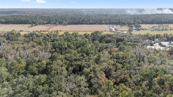 a view of an outdoor space