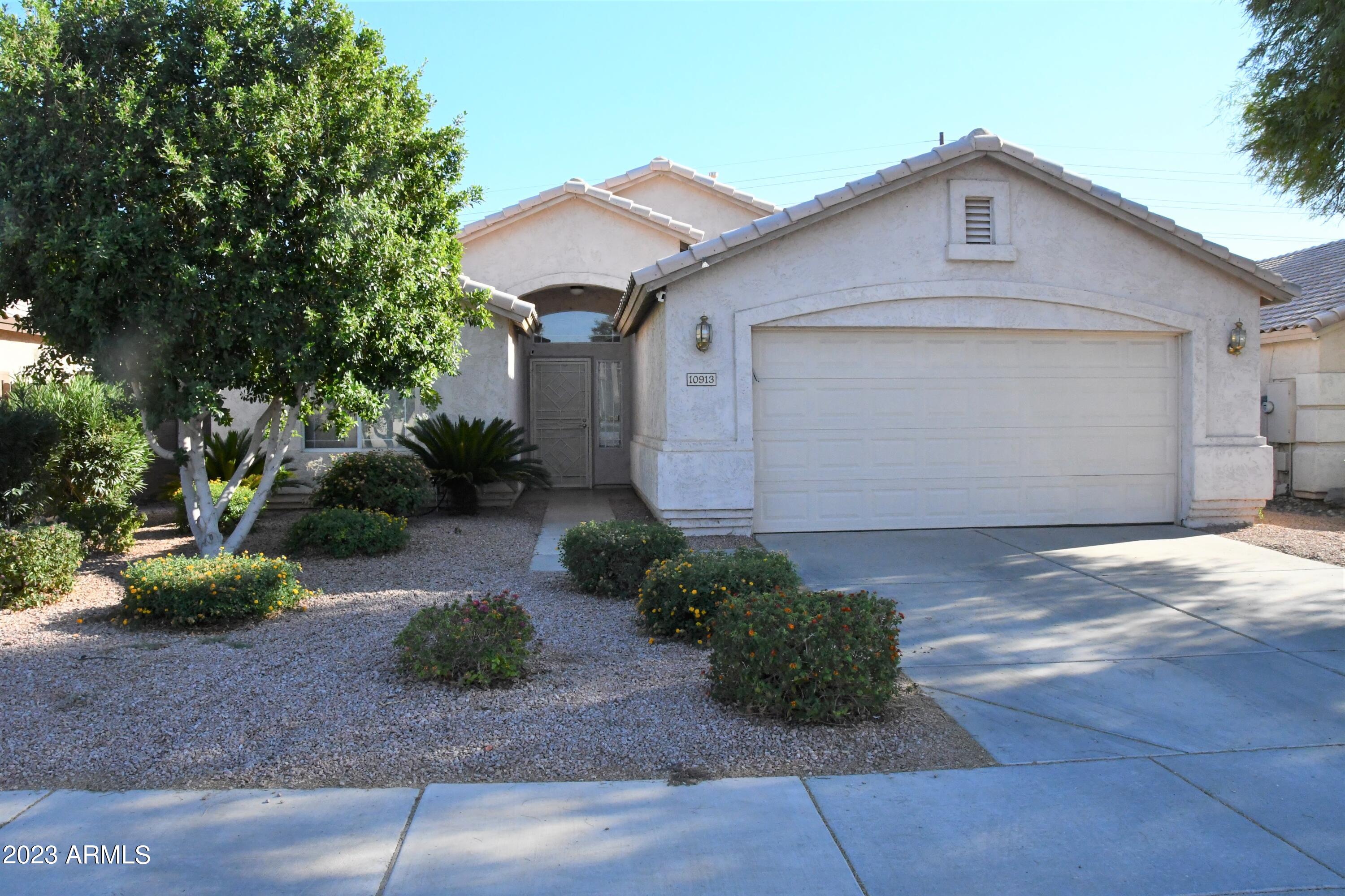 10913 West Almeria Road Avondale, AZ 85392 - Photo 1 of 17 DSC_3485