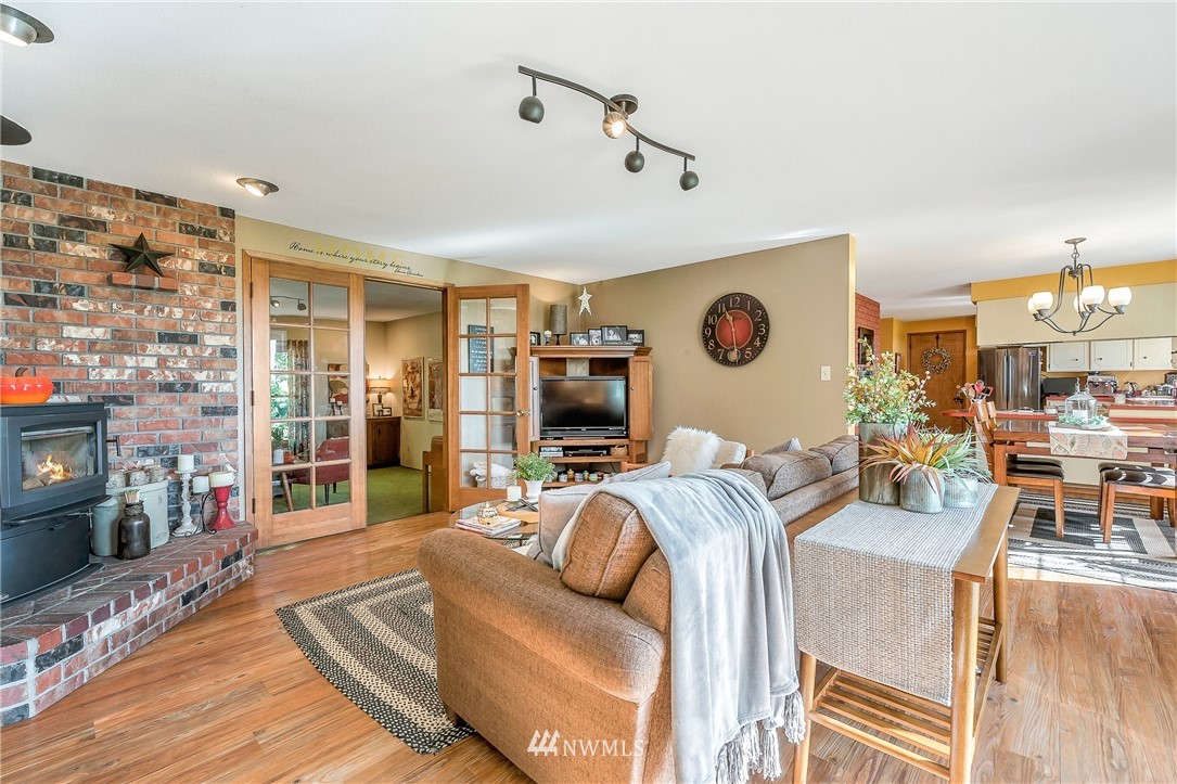 151 East Boundary Road Lynden, WA 98264 - Photo 4 of 24 a living room with furniture and wooden floor