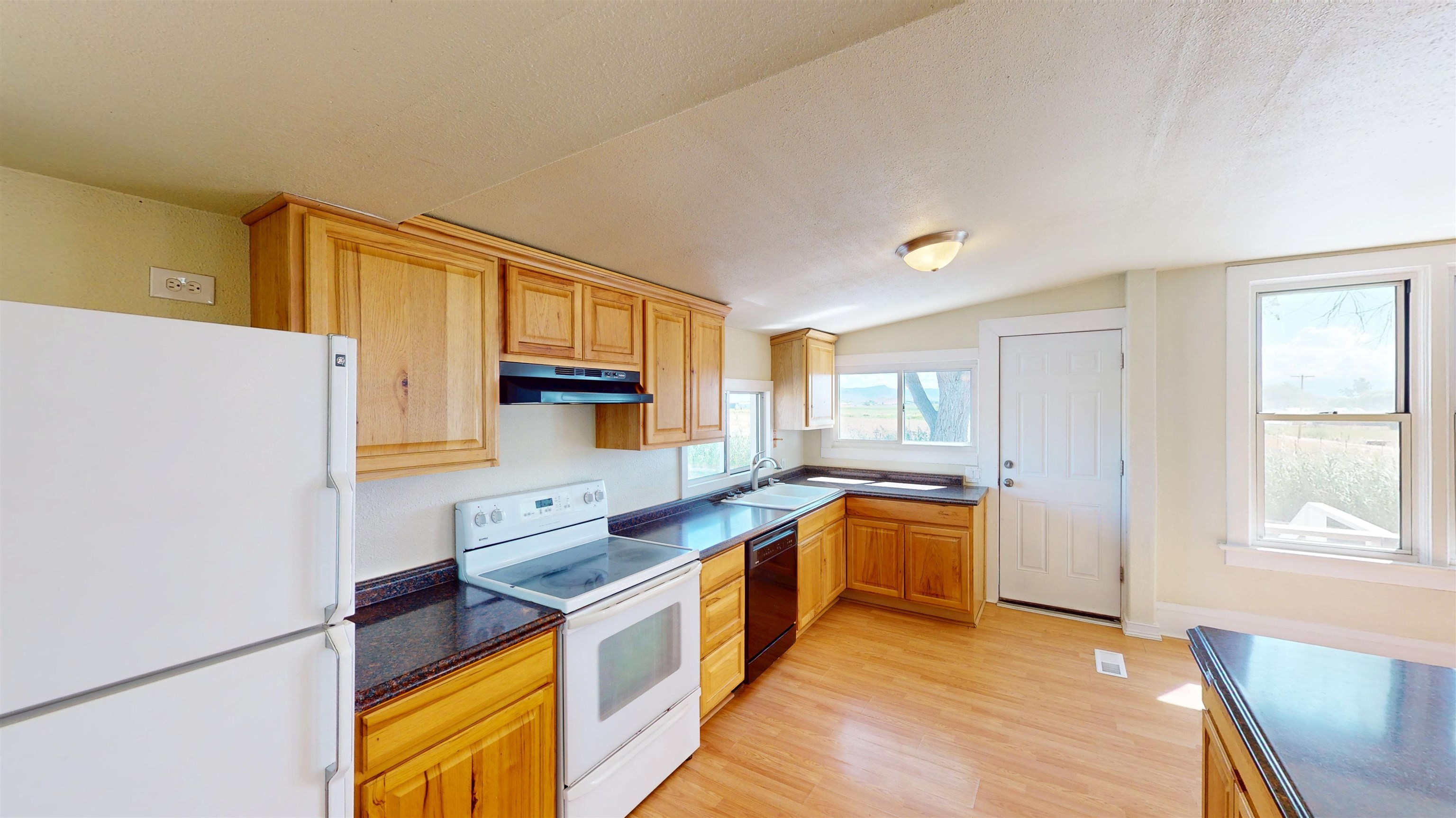 1376 N Road Loma, CO 81524 - Photo 8 of 42 Gallery Image 8