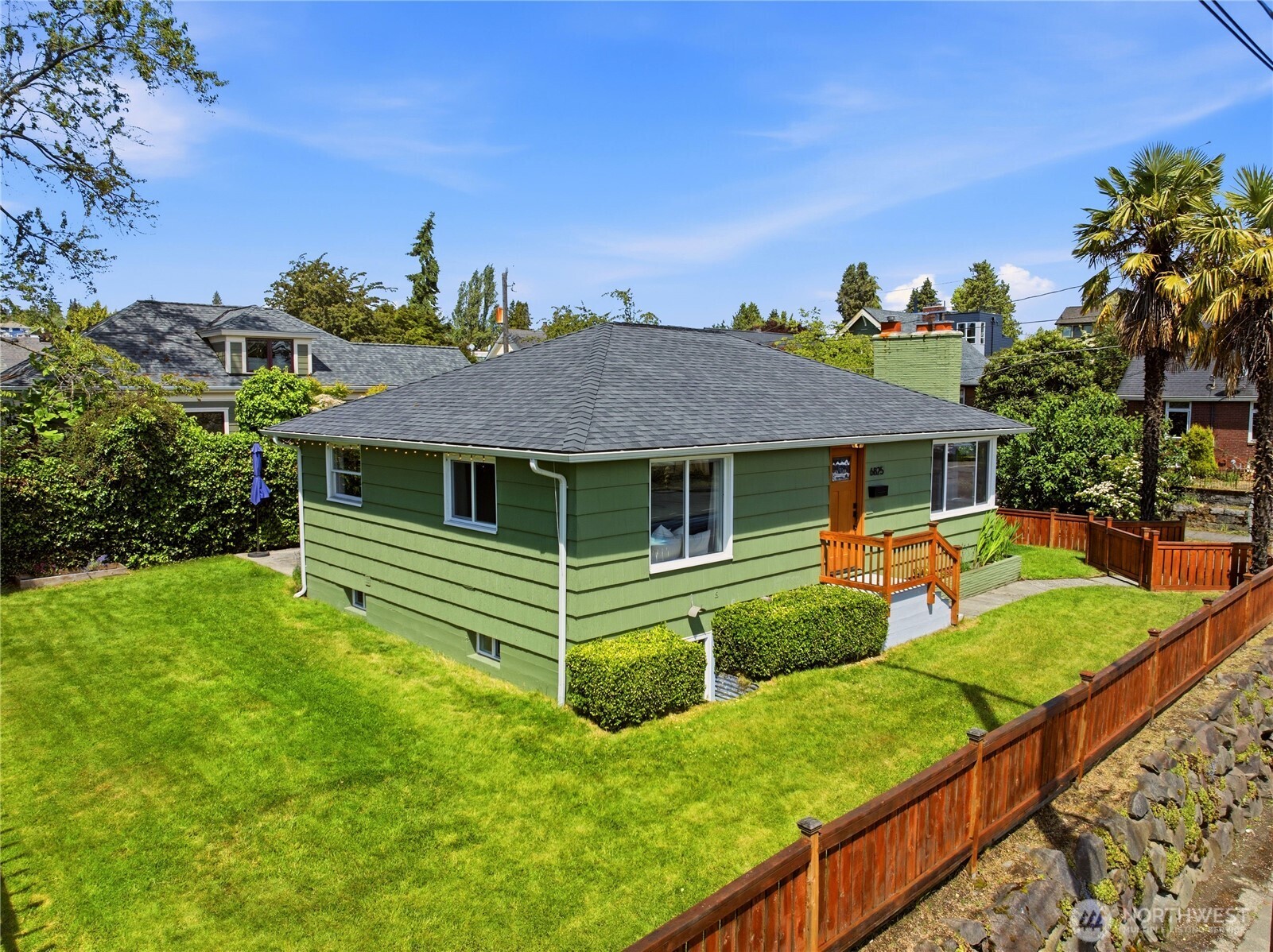 6825 Linden Avenue North Seattle, WA 98103 - Photo 34 of 40