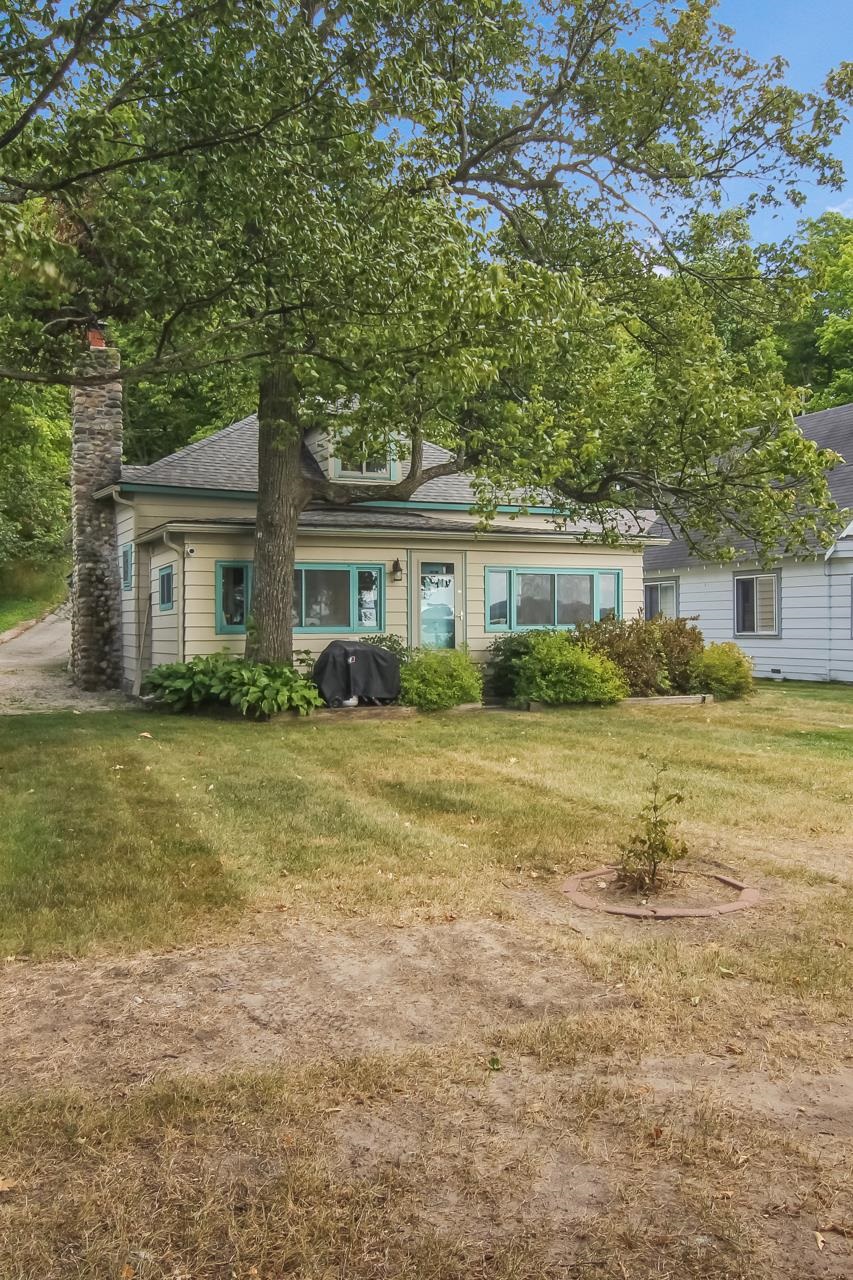 8450 South Lakeview Road Traverse City, MI 49684 - Photo 31 of 33 1902387-30.JPG