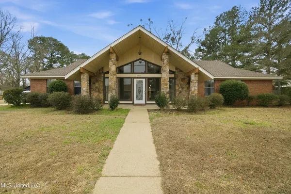 $240,000 | 1120 4th Street Southeast, Magee, MS 39111