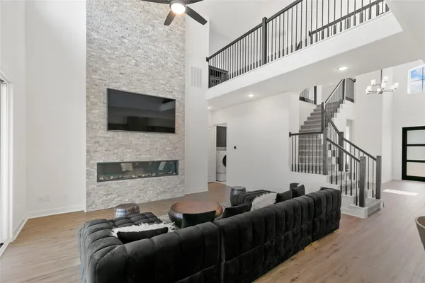 $718,500 | 1923 Cathedral Bend Drive, Missouri City, TX 77459