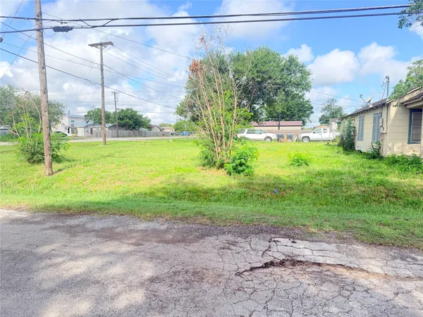 $15,000 | 101 Carl Street, Refugio, TX 78377