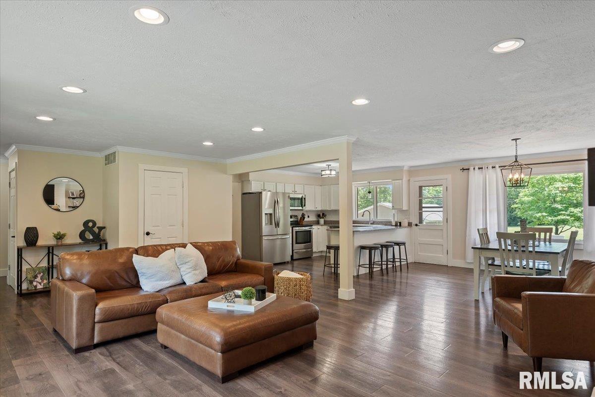 2314 East Lake Shore Drive Springfield, IL 62712 - Photo 2 of 35