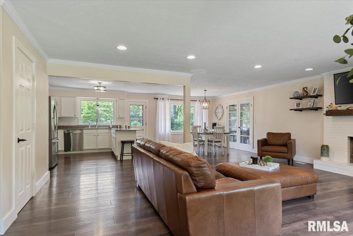 2314 East Lake Shore Drive Springfield, IL 62712 - Photo 3 of 35